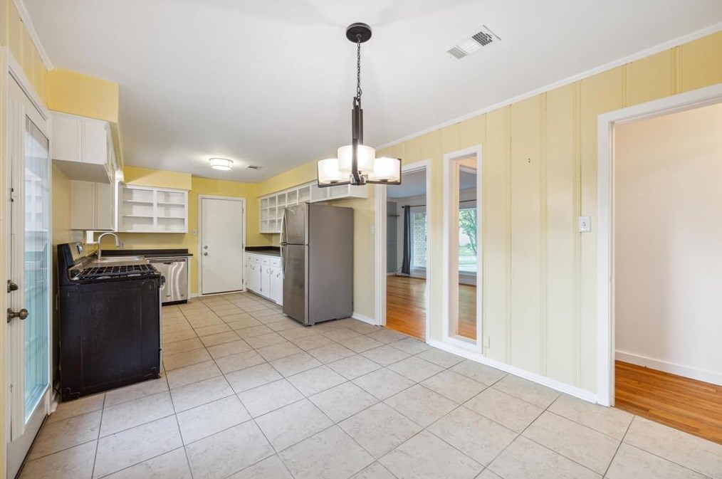 5831 Burr Oak Dr, Houston TX 77092-1407 exterior