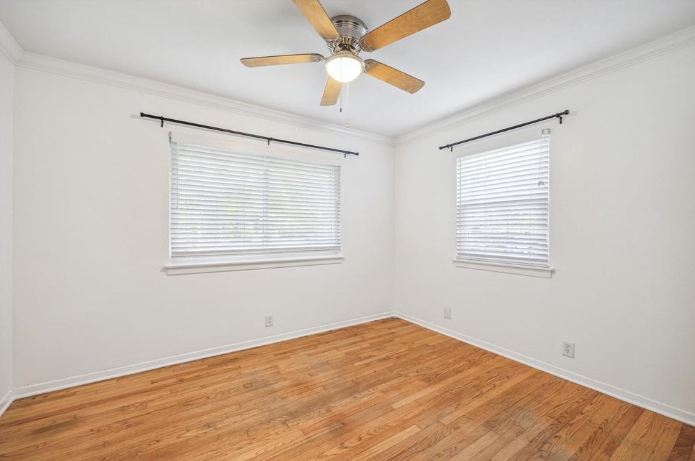 5831 Burr Oak Dr, Houston TX 77092-1407 exterior