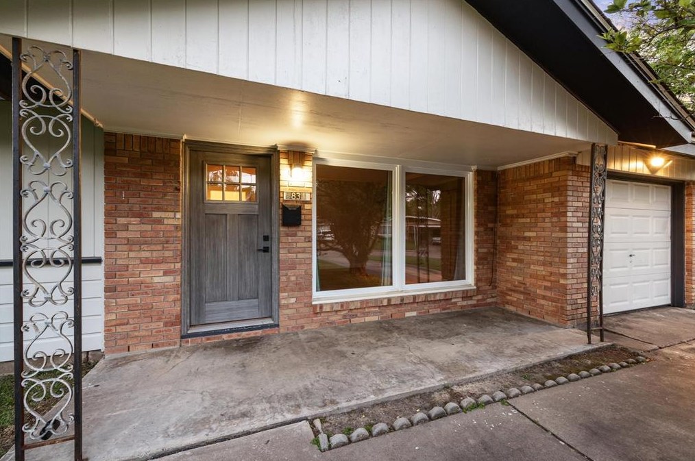 5831 Burr Oak Dr, Houston, TX 77092-1407