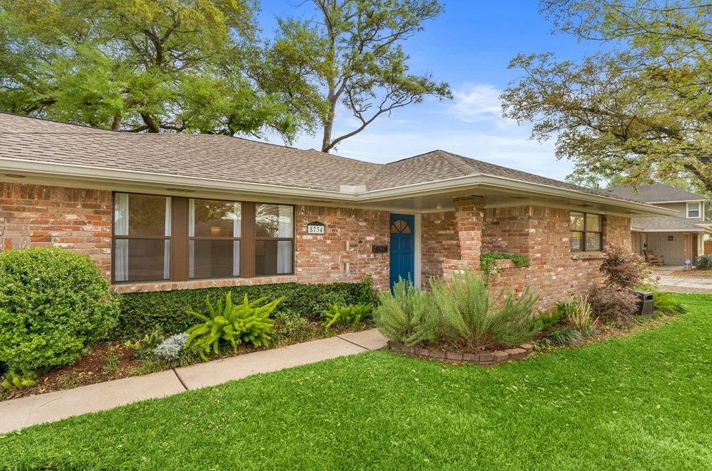 8734 Fairbend St, Houston, TX 77055