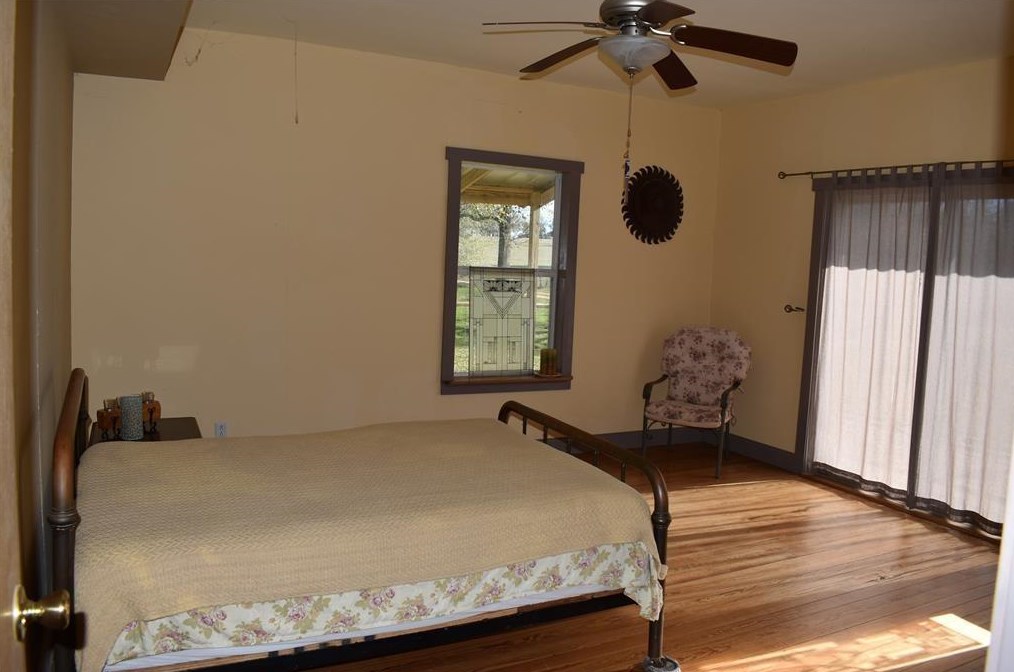 360 Burleson Rd, Bellvue TX  77418-3843 exterior