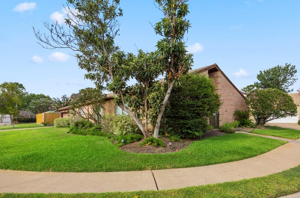 14107 Woodnook Dr, Houston TX  77077-1420 exterior