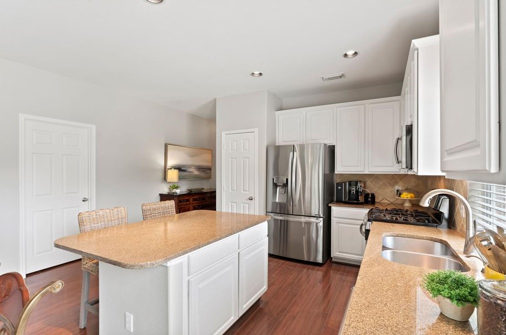 3 Harbinger Ct, Spring TX  77382-1473 exterior