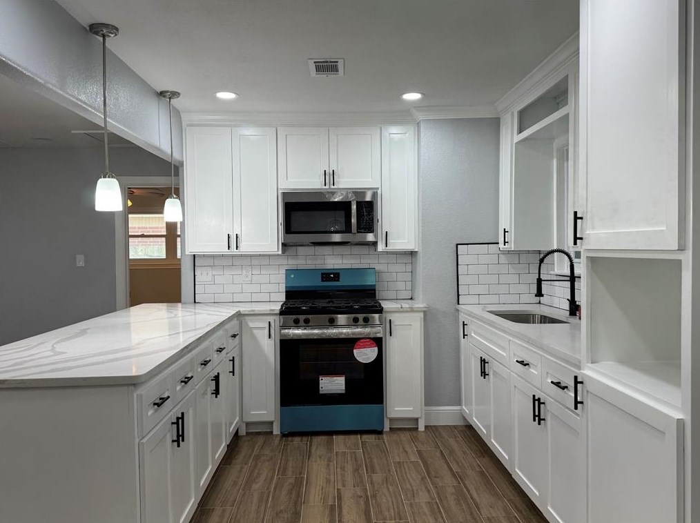 9922 Caffrey St, Houston, TX 77075-4015