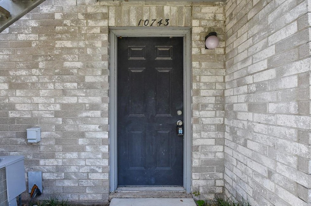 10743 Braes Bend Dr, Houston, TX 10743-1139