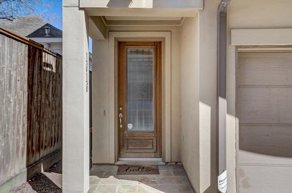 1616 Live Oak St, Houston TX  77003-4403 exterior