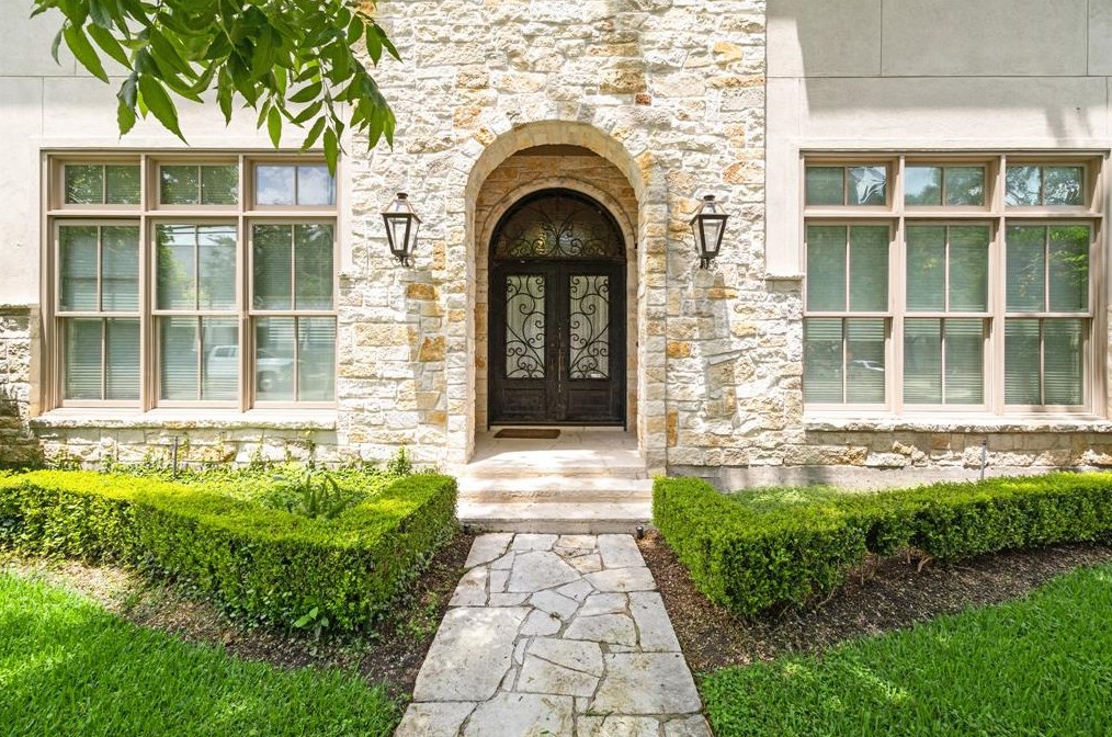 6544 Belmont St, Houston, TX 77005-3804