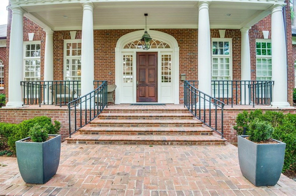 9301 Sandringham Dr, Houston, TX 77024-5731