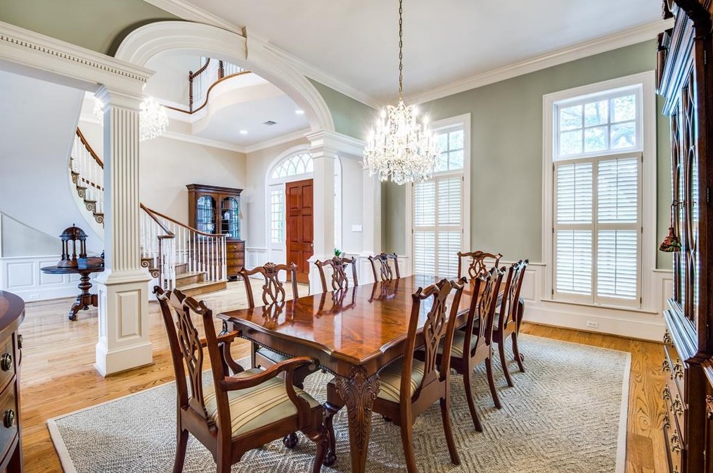 9301 Sandringham Dr, Houston TX  77024-5819 exterior