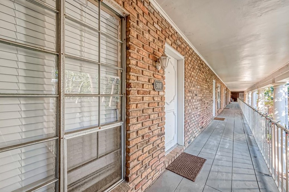 2201 Fountain View Dr # 30, Houston, TX 77057