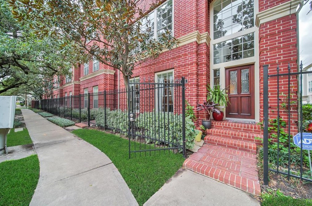 219 Mcgowen St, Houston, TX 77006-2235