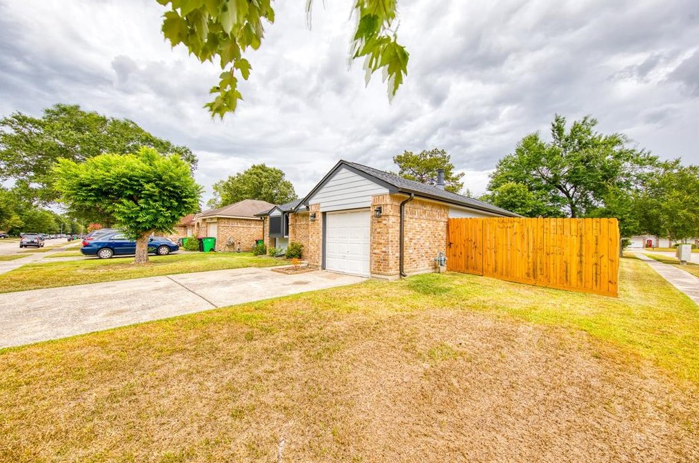 2702 Spring Dusk Ln, Spring TX  77373-6152 exterior