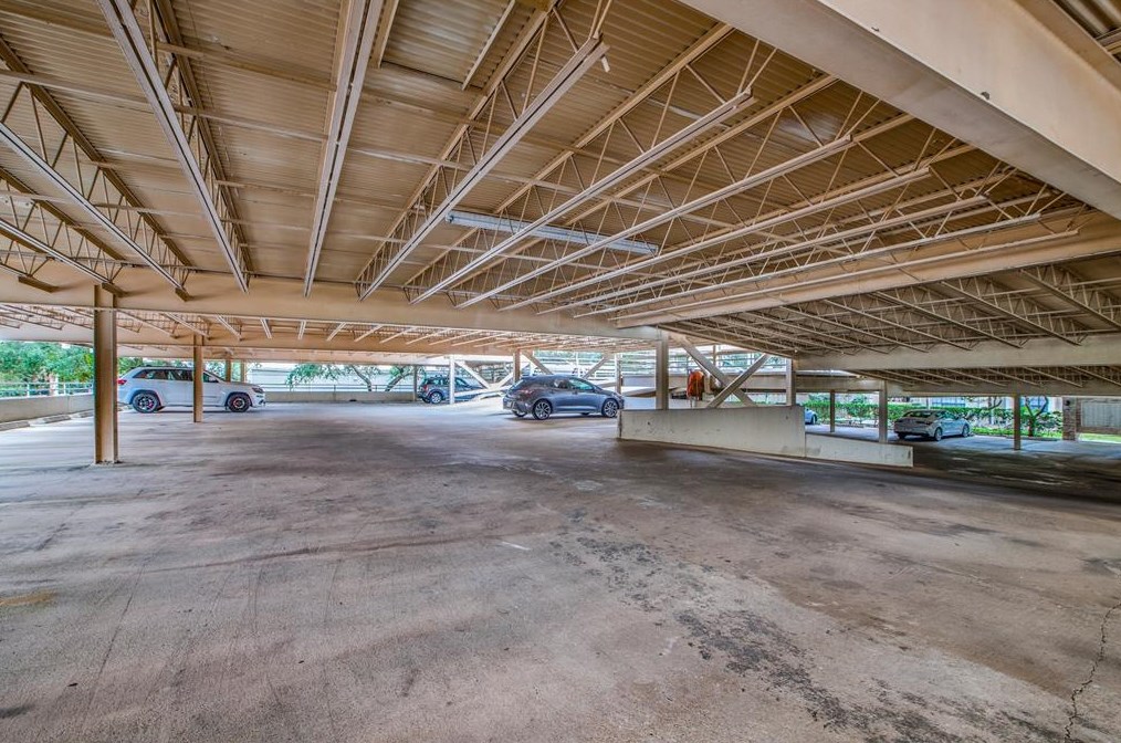 2700 Revere St, Houston TX  77098-1300 exterior