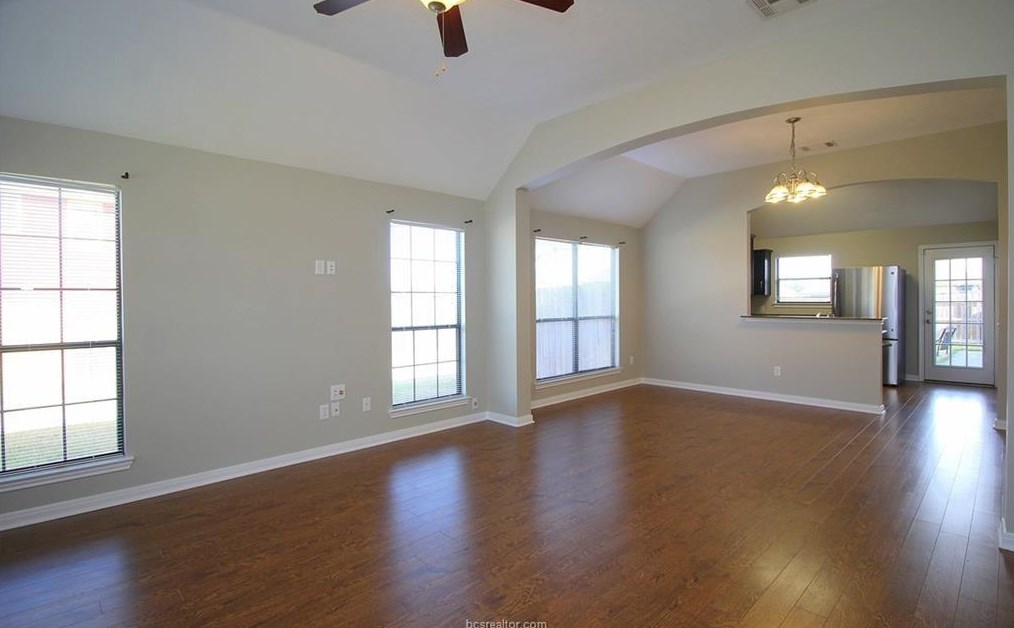 2010 Turning Leaf Dr, Bryan, TX 77807