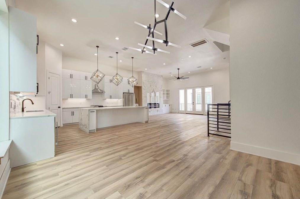 5612 Mina Way, Houston TX  77081-2110 exterior