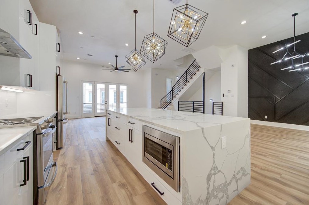 5612 Mina Way, Houston TX  77081-2110 exterior