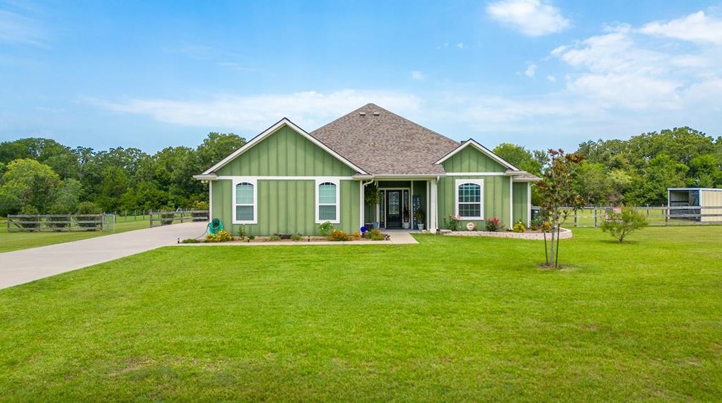 4132 Green Pastures, Cottonwood, TX 77872-6623