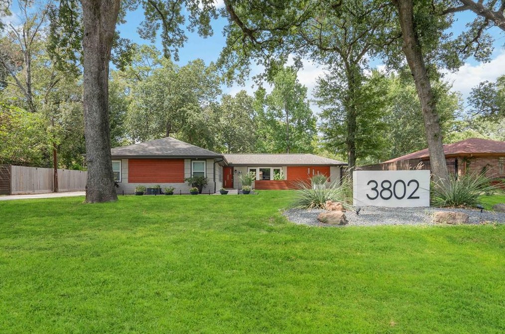 3802 Ascot Ln, Houston, TX 77092-8306
