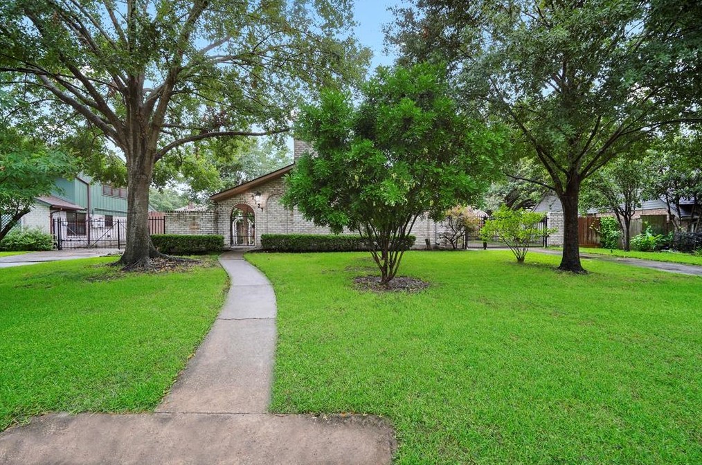 2727 Bernadette Ln, Houston, TX 77043-1801