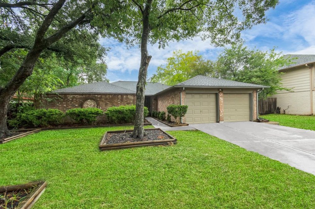 15606 Boulder Oaks Dr, Houston, TX 77084-3009