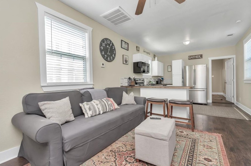 2713 Ave P 1/2, Galveston, TX 77550