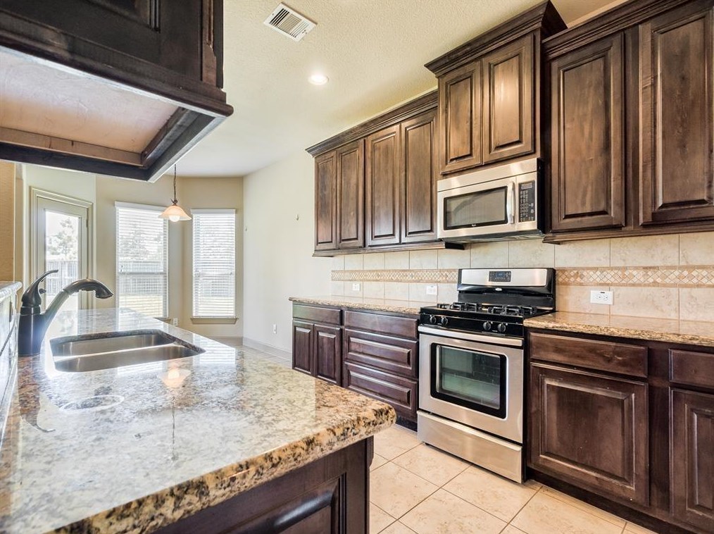 2 Sagamore Ridge Pl, Spring TX  77389-4958 exterior