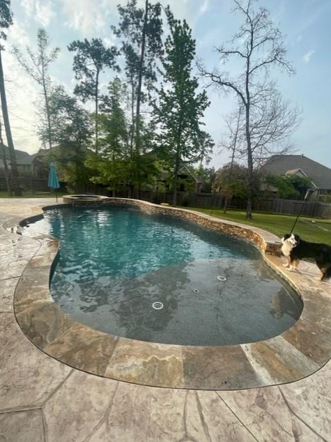 2401 Belton Shores Dr, Conroe, TX 77304