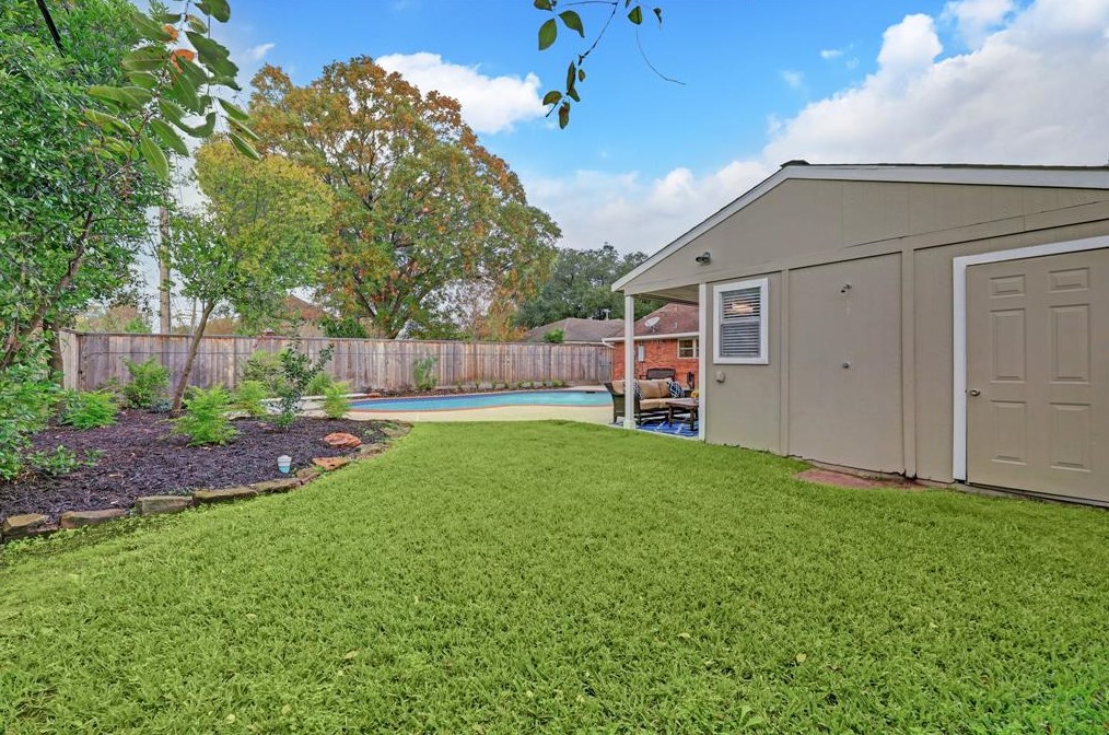6235 Cindy Ln, Houston TX  77008-5109 exterior
