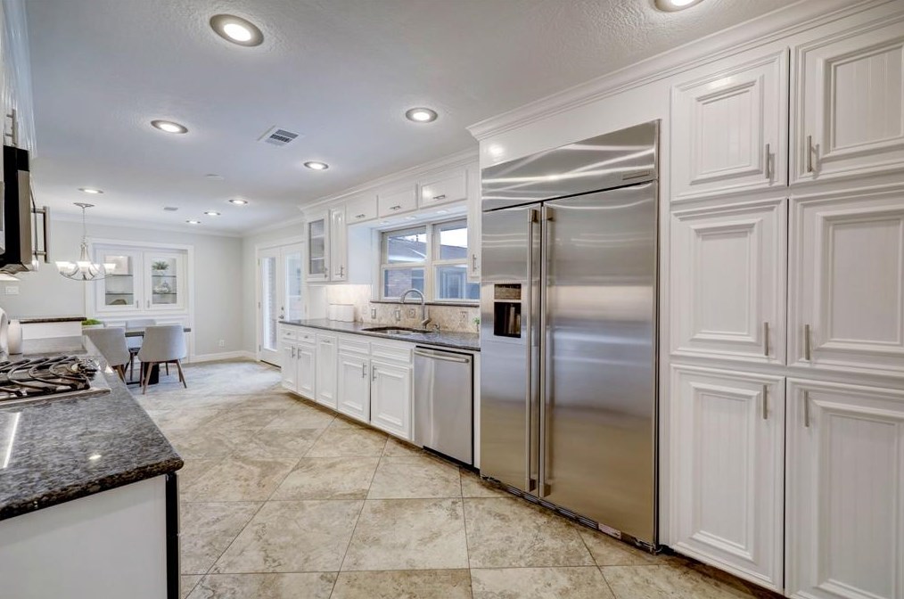 6235 Cindy Ln, Houston TX  77008-5109 exterior
