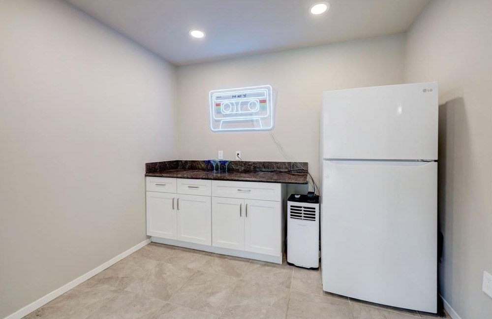 6235 Cindy Ln, Houston TX  77008-5109 exterior