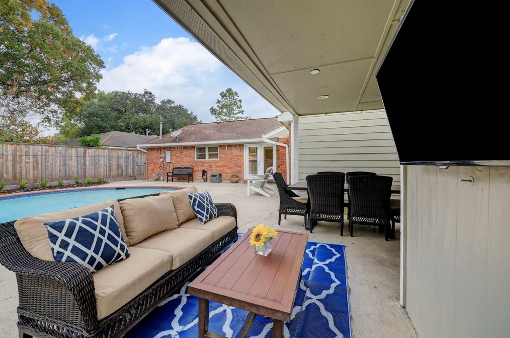6235 Cindy Ln, Houston TX  77008-5109 exterior