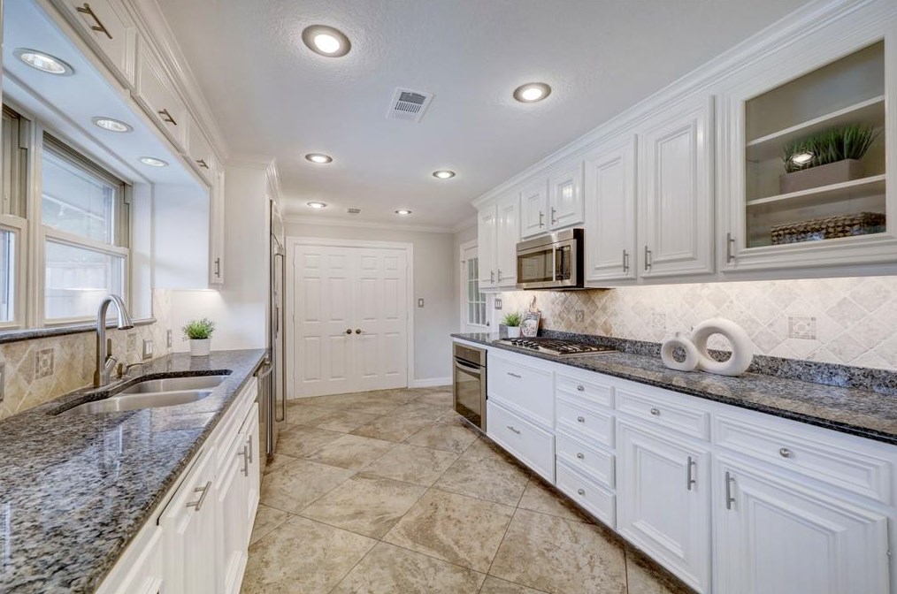 6235 Cindy Ln, Houston TX  77008-5109 exterior