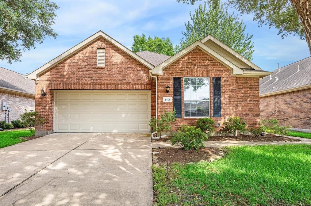 2405 Ameno Dr, Pearland, TX 77581-5298