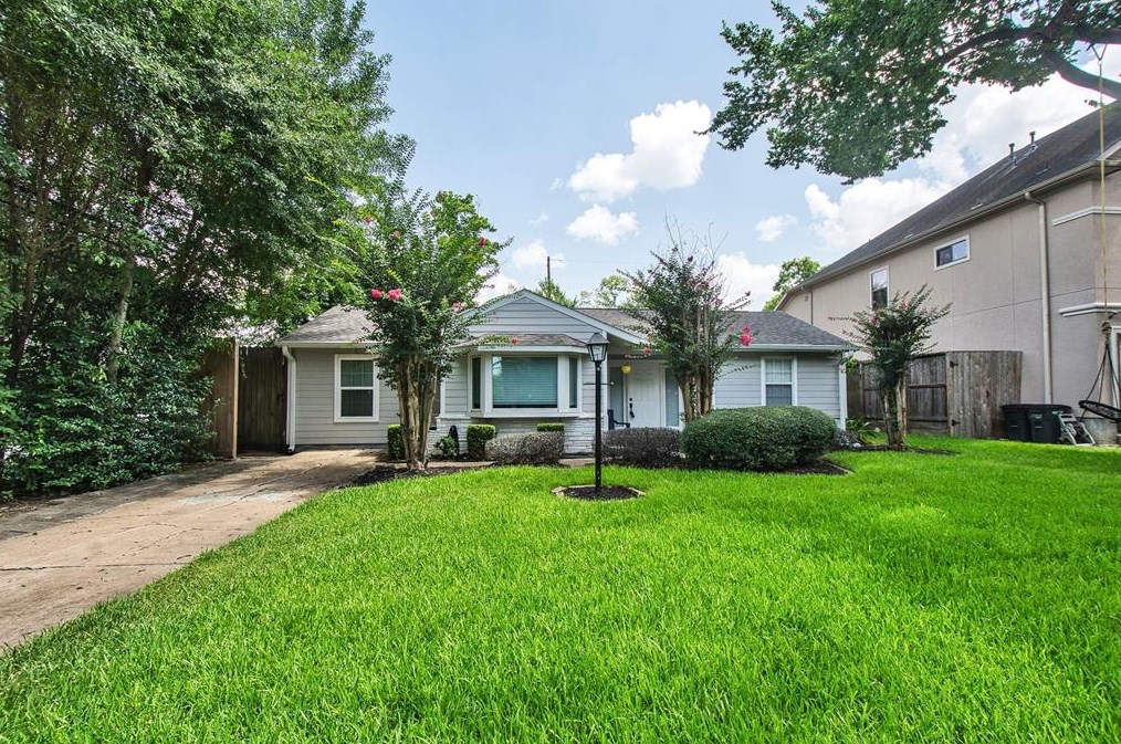 4628 Mimosa Dr, Bellaire, TX 77401