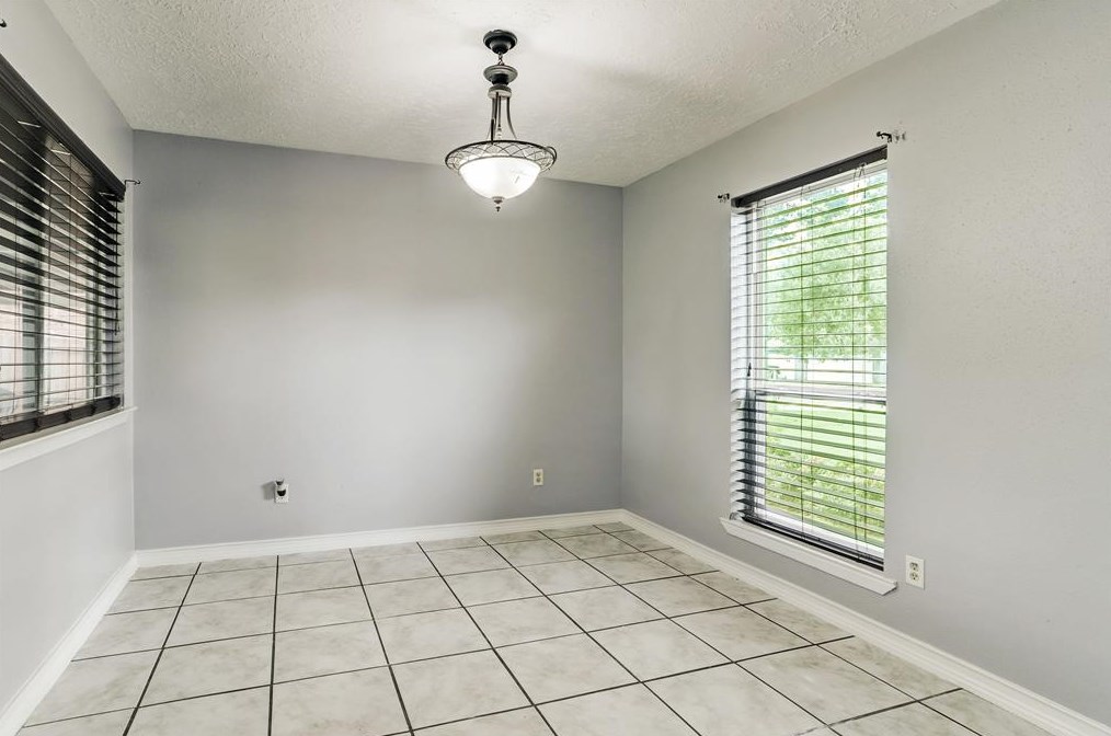 4804 Ripple Creek Dr, Baytown, TX 77521
