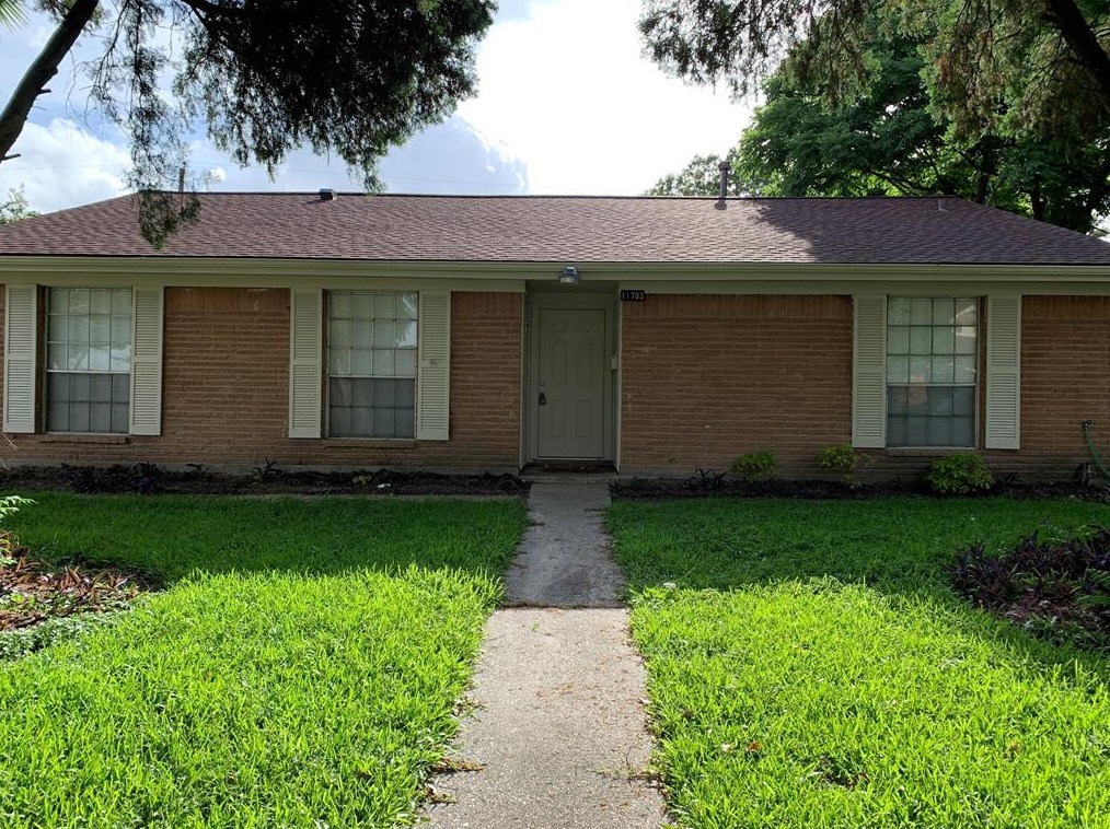 11703 N Evelyn Cir, Houston, TX 77071