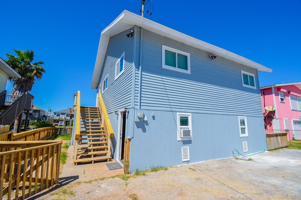 196 Barracuda St, Hitchcock, TX 77563