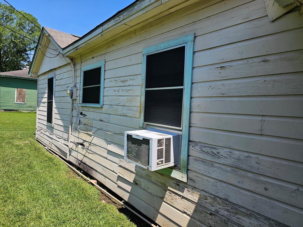 8334 Carolwood Dr, Houston TX  77028-2708 exterior