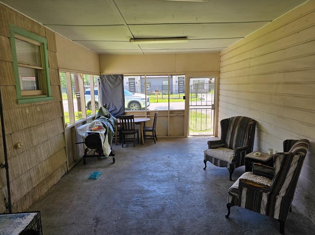 8334 Carolwood Dr, Houston TX  77028-2708 exterior