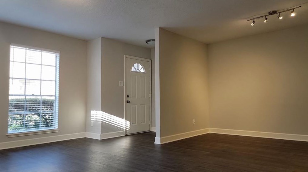 1107 Country Place Dr, Houston TX  77079-4705 exterior
