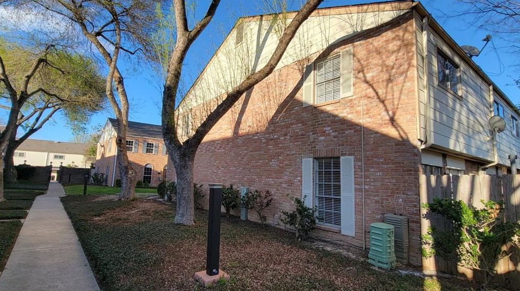 1107 Country Place Dr, Houston, TX 77079