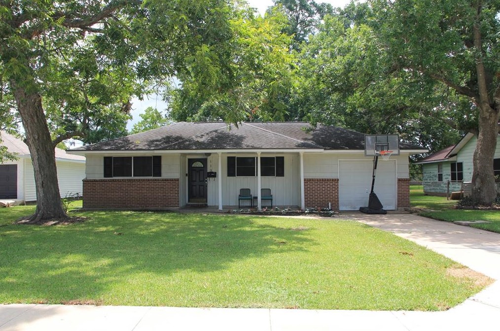 113 Bois D Arc St, Richwood, TX 77566-5602