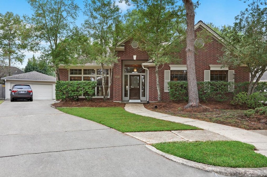 13630 Willow Heights Ct, Houston, TX 77059-3582