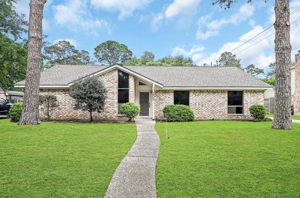 5923 Pebble Springs Dr, Houston, TX 77066