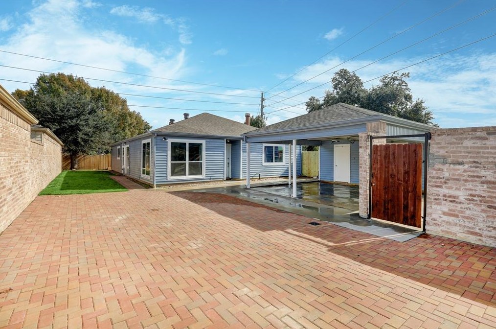 3615 Vineyard Dr, Houston, TX 77082