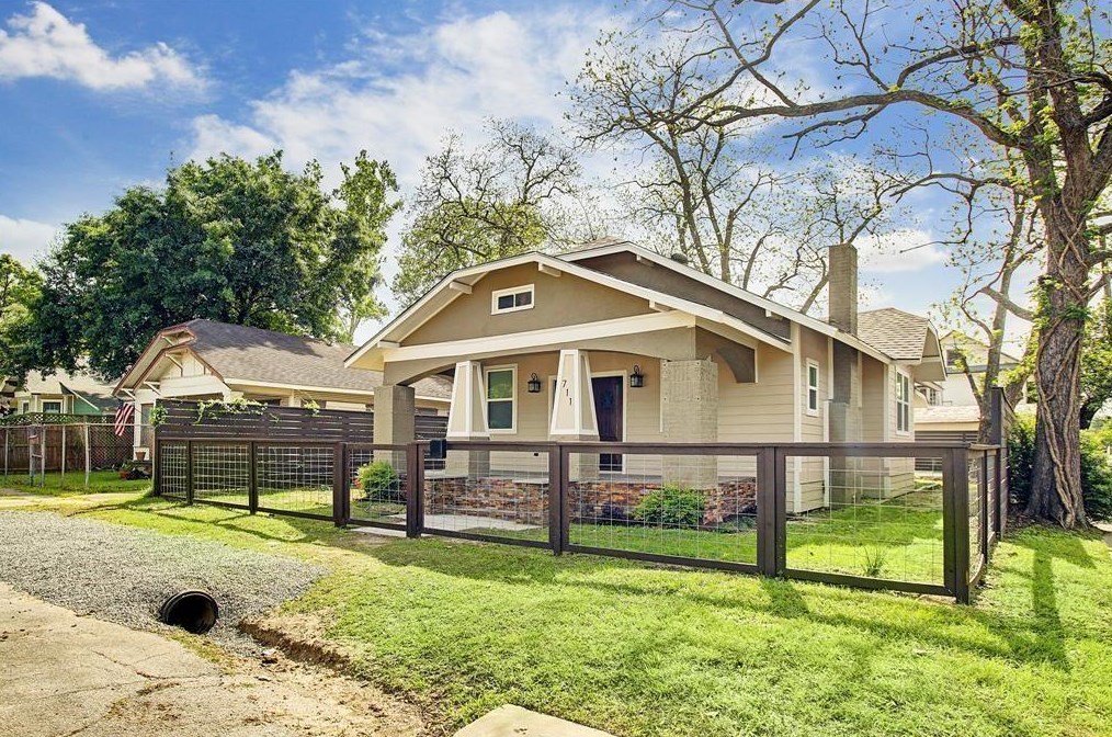 711 Archer St, Houston, TX 77009-4606