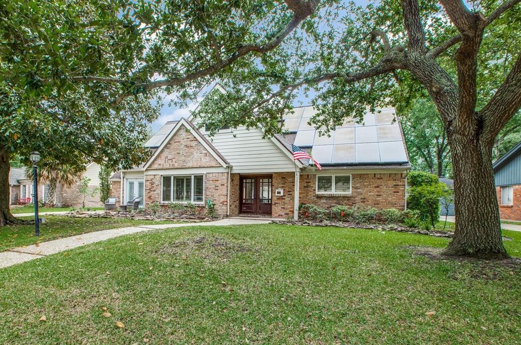 18531 Pt Lookout Dr, Houston TX  77058-4026 exterior