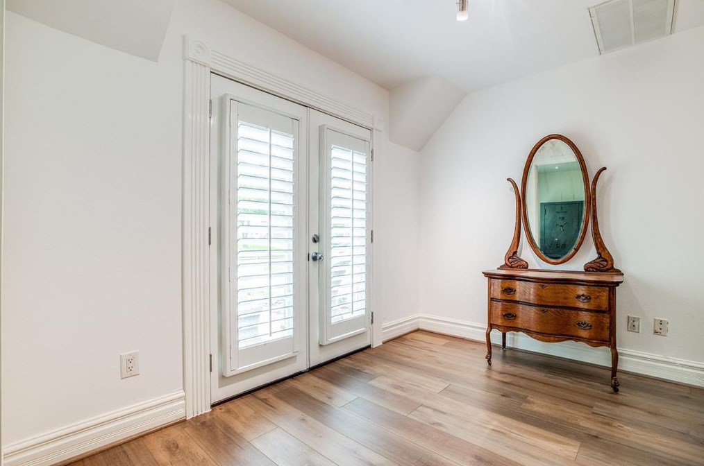 18531 Pt Lookout Dr, Houston TX  77058-4026 exterior