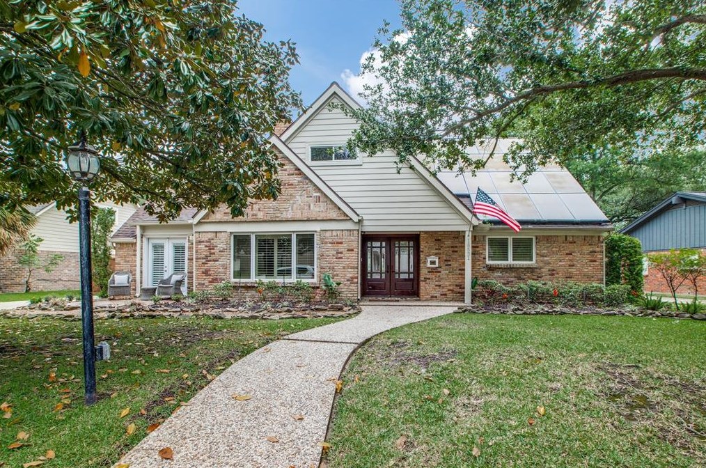 18531 Point Lookout Dr, Houston, TX 77058-4026