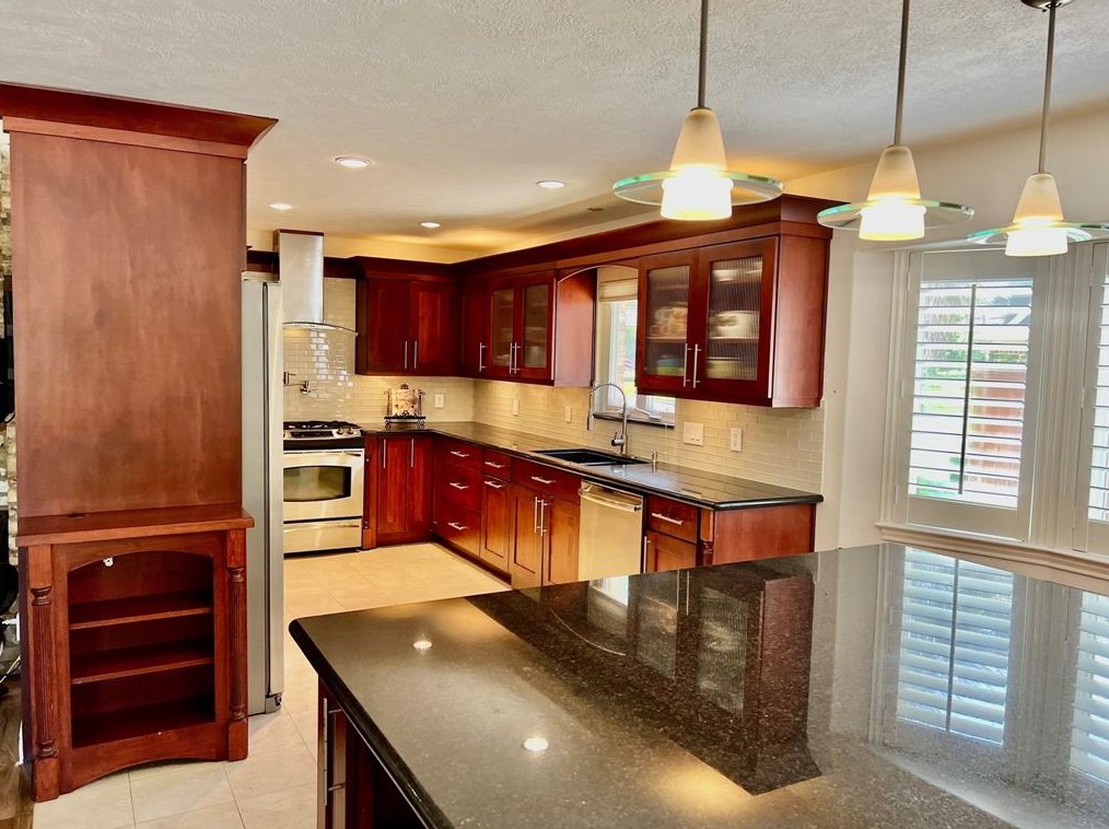 18531 Pt Lookout Dr, Houston TX  77058-4026 exterior
